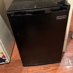 Magic Chef Working Mini Fridge 