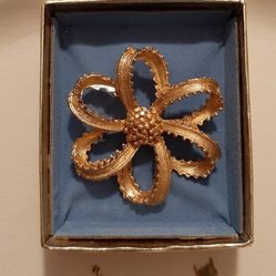 Vintage Flower Gold Tone Brooch