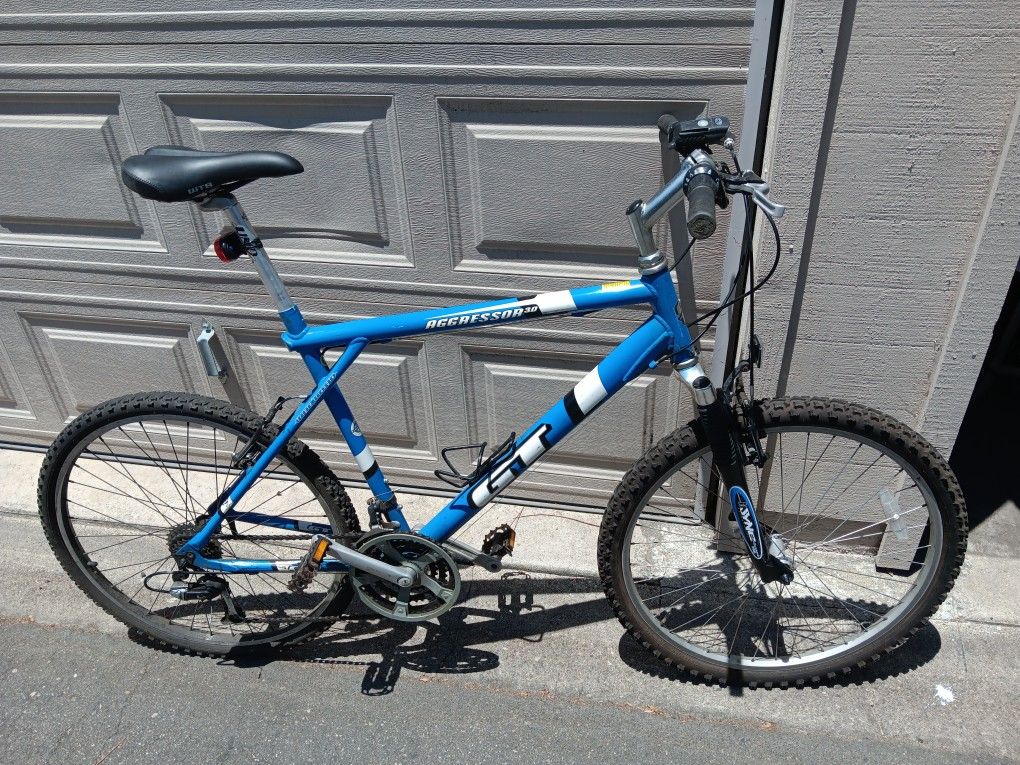 GT AGGRESSOR 3.0 MOUNTAIN BIKE for Sale in Huntington Beach, CA