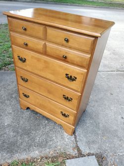 🌟VINTAGE MAPLE SOLID WOOD😍 CHEST DRESSER 🌟