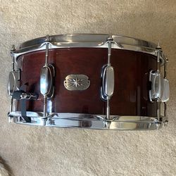 Artwood maple 14” Tama snare drum heavy duty rims rosewood lacquer finish $225 cash In Upland 91762