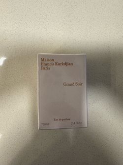 Perfume nuevo en su caja Maison Grand sour