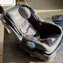 Uppababy Car Seat And Base 125 Dollars