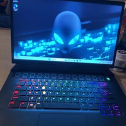 Alienware Gaming Laptop — i7-10870H / RTX 3070 / 16GB RAM / 512GB SSD / 15.6” 300Hz