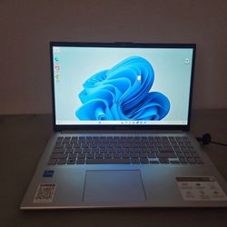 ASUS Vivobook 15.6" i3/8/256 Silver