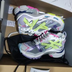 ALENCIAGA TRIPLE S / SPEEDS AVAILABLE 💣
Luxury vibes with that street heat 🖤
📸 Photos straight from supplier — Top-tier quality only
📦 Made to ord