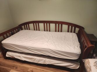 Trundle bed