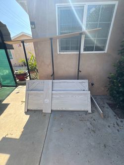 FREE QUEEN SIZE BED.