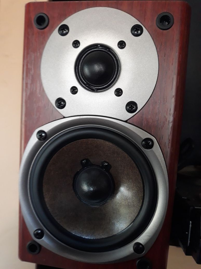 Set of Onkyo bookshelf speakers