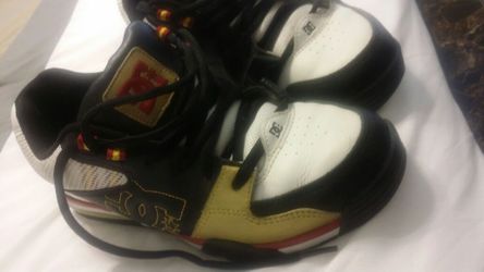 Mens 10.5 D&C low top sneakers