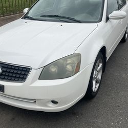 Nissan Altima 3.5 SE V6 ( WILLING TO NEGOTIATE)