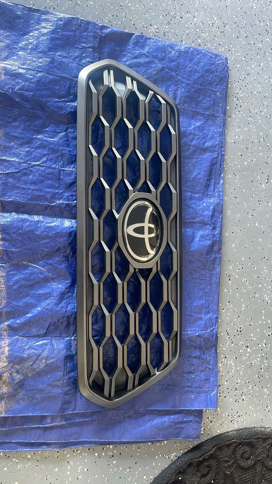2022 Toyota Tacoma TrD Sport 4x4 Front Grill With SOS