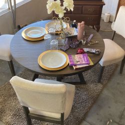 Nice Dining Room Table Set Very Good Condition