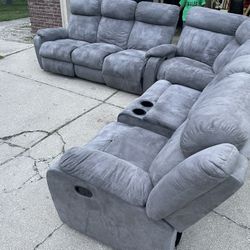 Recliner Sectional (Delivery Available)