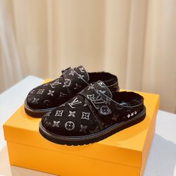 Louis Vuitton Slippers