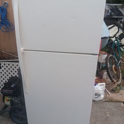 Whirlpool Pool Fridgerator 