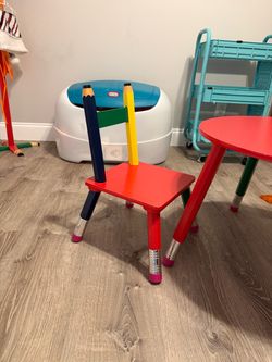 Crayon table and chair set