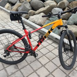 Trek Marlin 7 Large Mountain Bike 