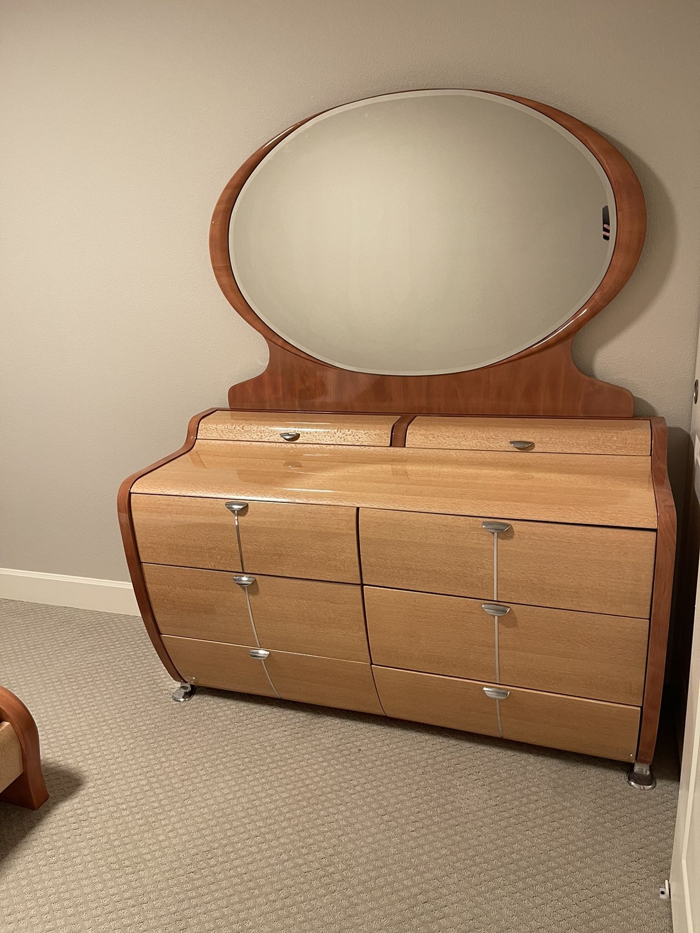 Dresser With Mirror 