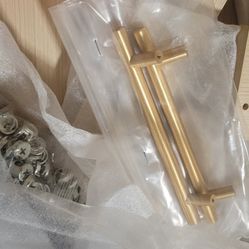 Floating vanity cabinet for sale. Cabinet only 19D X 16H X 39L