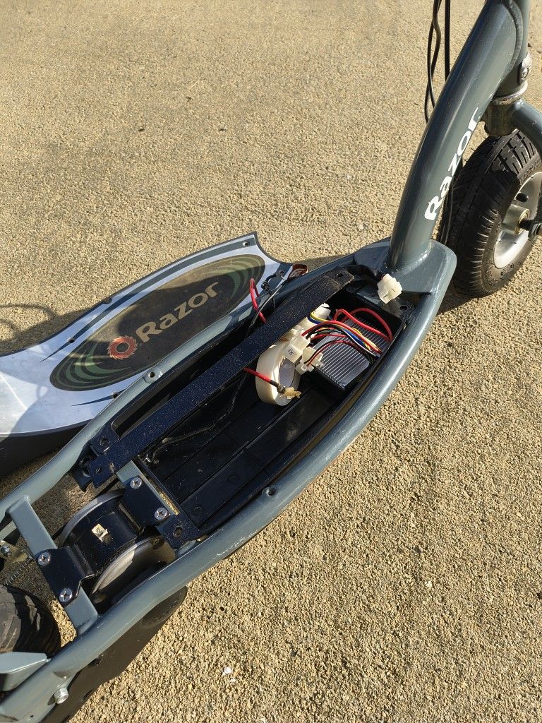 Razor 300 Electric Scooter π΄