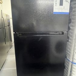 Top Freezer Seasons 18cu.ft In Black 