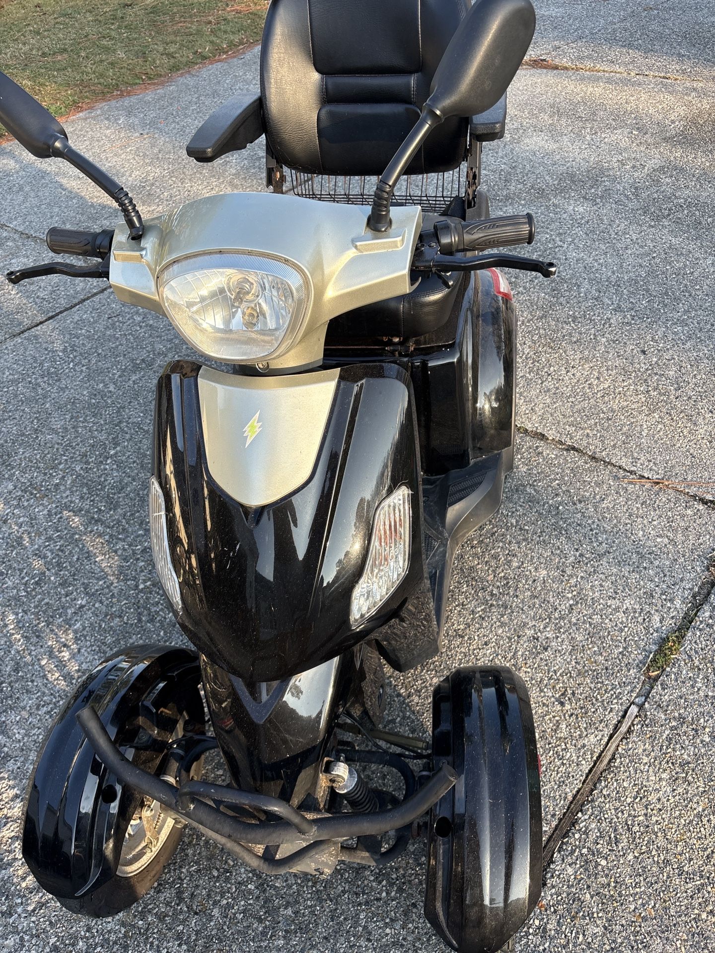 4-Wheel Electric Scooter – NEW Battery-will Deliver – $850