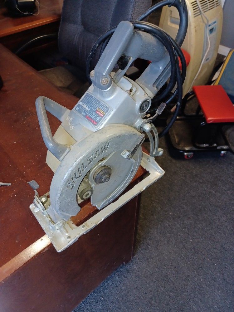 Skilsaw Hd77. 7 1/4 Worm Drive 