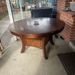 Kitchen/ Dining table 