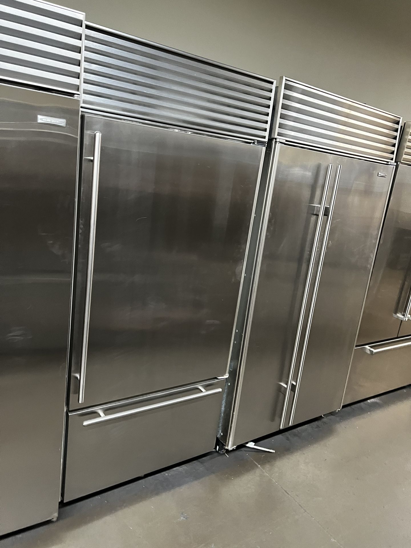 Sub Zero 36”Wide Built In Bottom Freezer Refrigerator Stainless Steel