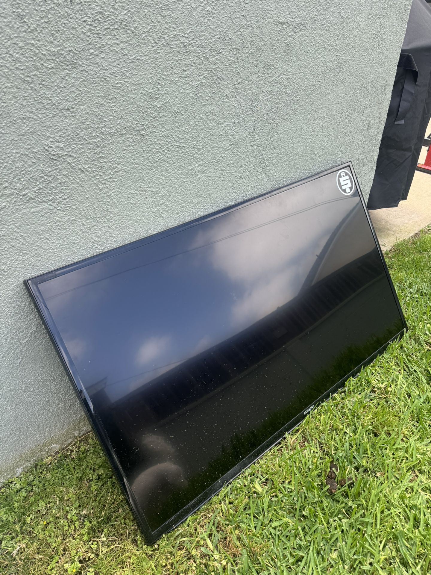 55 Inch Samsung TV With Walk Mount