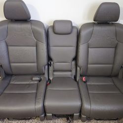 2011-2017 Honda Odyssey Second Row Leather Seats - Like New