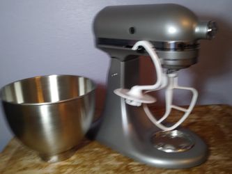 KitchenAid Deluxe 4.5 Quart Tilt-Head Stand Mixer for Sale in