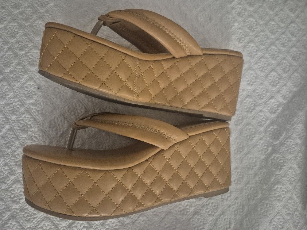 Like New. Size 8.