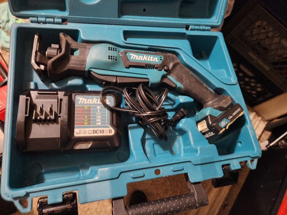 12V max CXT Lithium-Ion Cordless Variable Speed Reciprocating Saw Kit with Case
375
