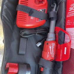 Milwaukee Long Neck Ratchet With Battery And Charger 