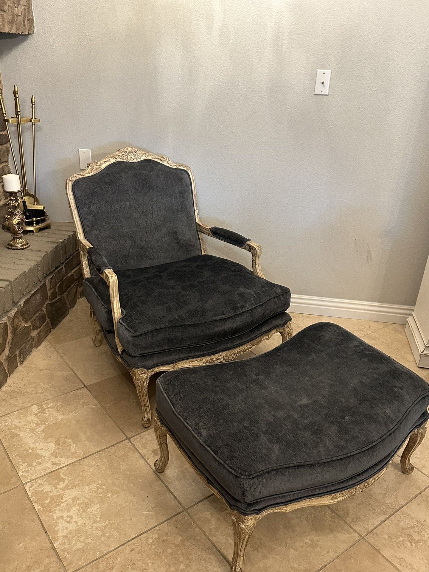 Pretty French country Chair/ottoman