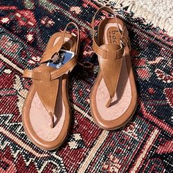 brand new women's b.o.c. Brasilia II T-strap tan sandals, size 8