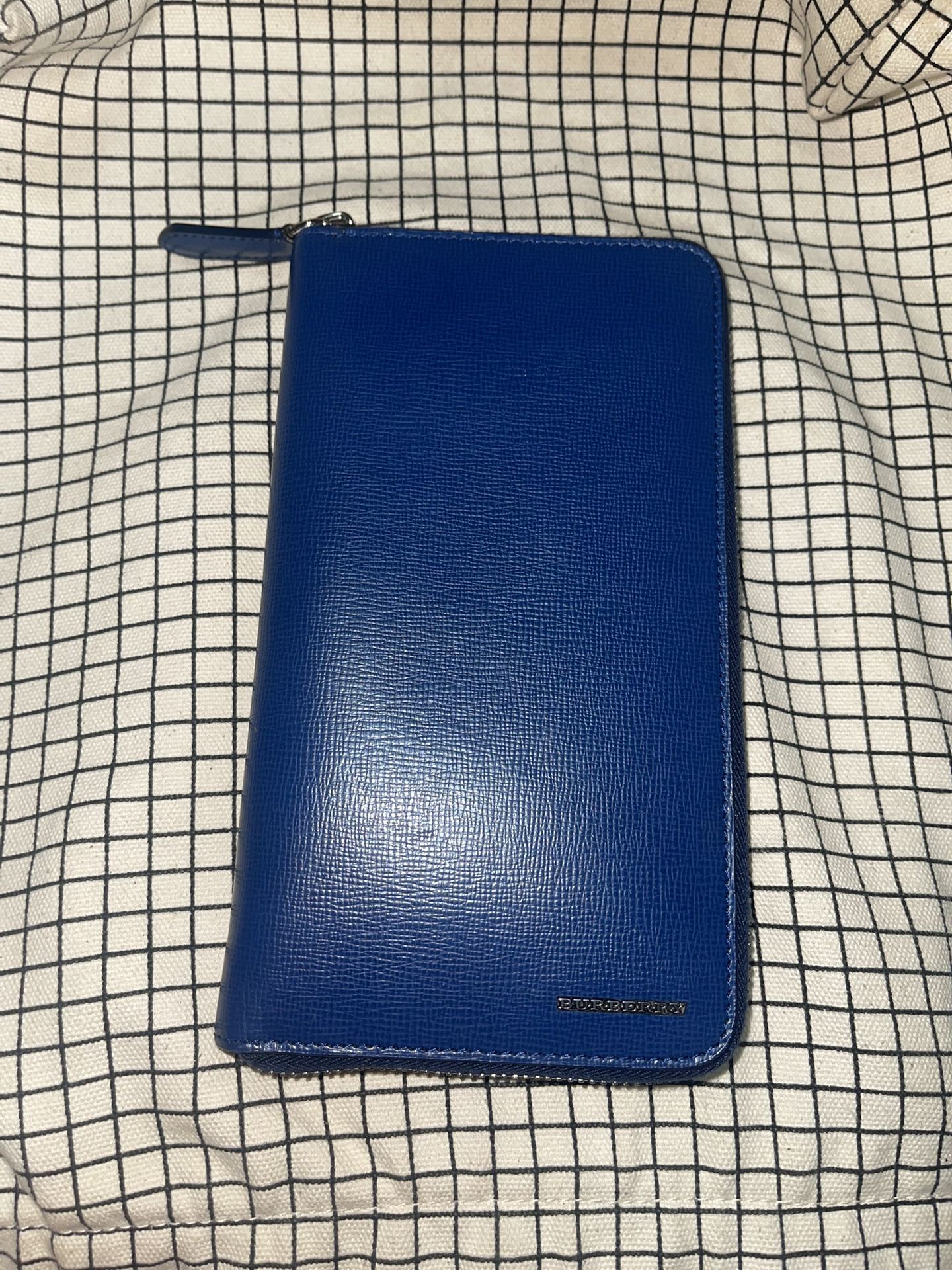 BURBERRY LONDON LEATHER ZIPAROUND WALLET