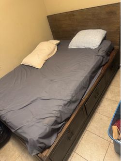 Full size bed with mattress