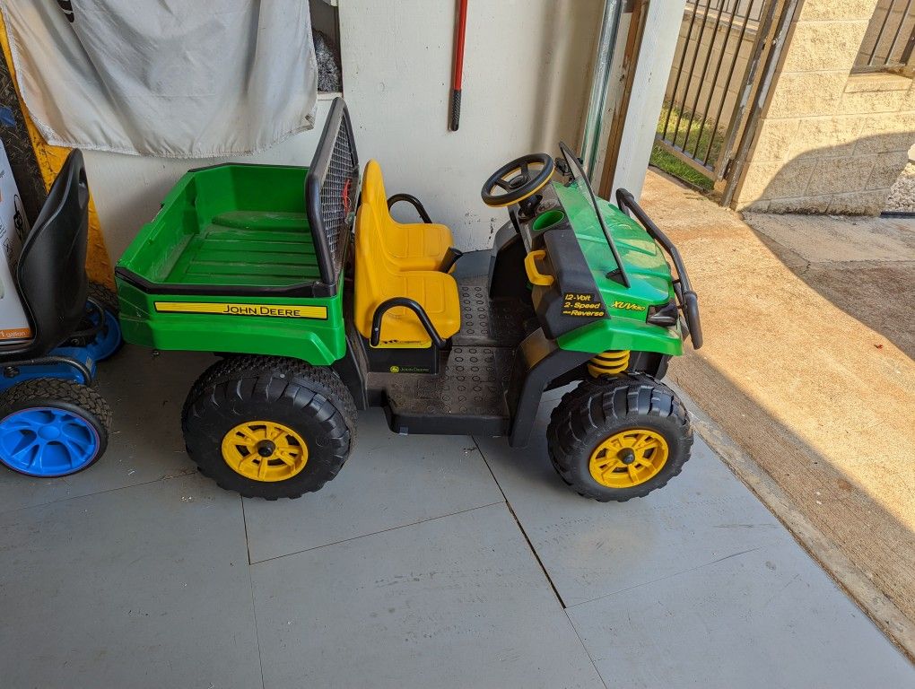 Peg Perego John Deere Gator XUV 12-volt Battery Powered Ride-On