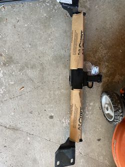 Curt Trailer Hitch For Toyota Matrix/ Pontiac Vibe
