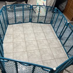 8 Panel Evenflo Play area gate 