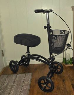 VIVE KNEE SCOOTER/WALKER. KNEE PAD WITH COVER. BLACK FRAME. RIGHT HAND BRAKE. BASKET.  EXCELLENT CONDITION !