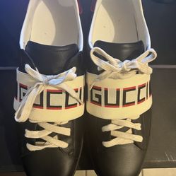 BLACK GUCCI SNEAKERS