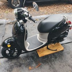2013 HONDA METROPOLITAN SCOOTER