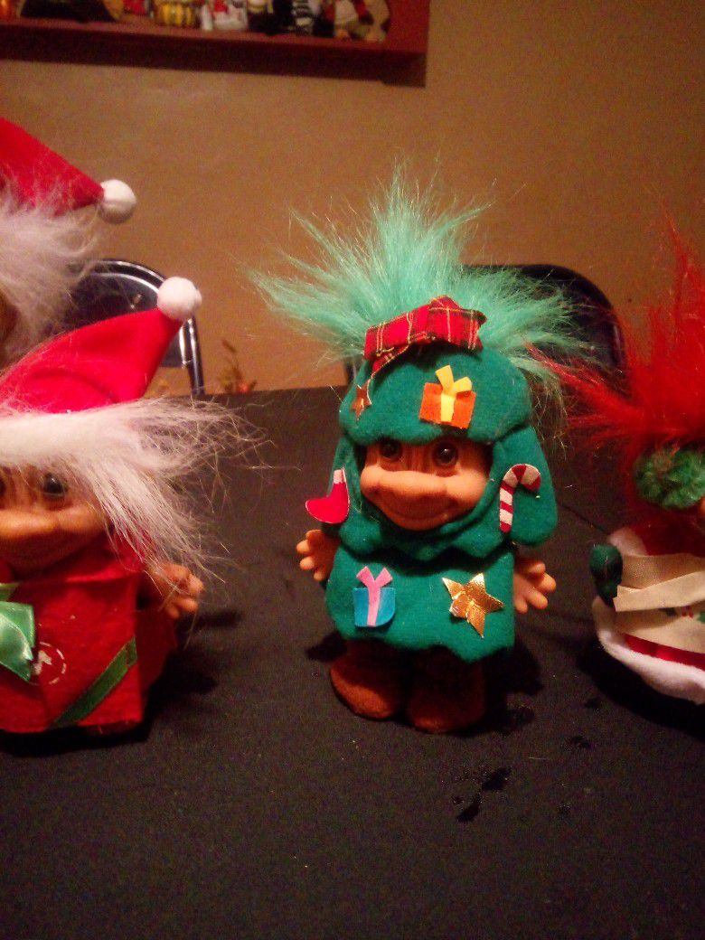 7 Vintage Christmas Themed Trolls.