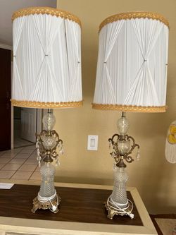 MOVING! VINTAGE FURNITURE/ LAMPS