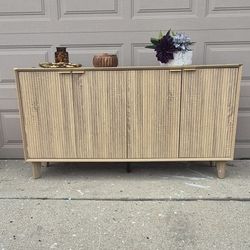 STUNNING SIDEBOARD NATURAL WOOD COLOR BRAND NEW 59X17X33 GOLD DETAILS GREAT SHAPE REGULABLE SHELVES