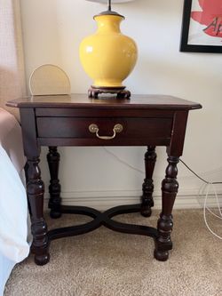 Beautiful Traditional Dark Wood Nightstand / Side Table – $225